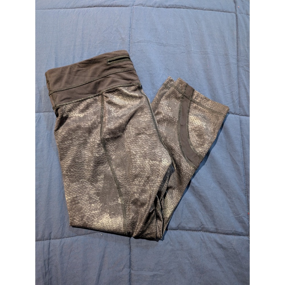 Lululemon Run Inspire Crop II Snake Print Capris Leggings 30Wx30L - Size 8